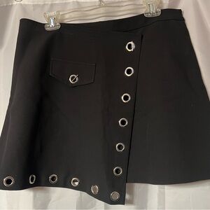 Black skirt. Super cute. waist and length (back of waist to back hem) 17”